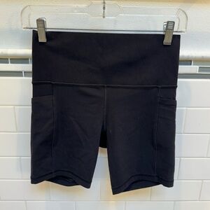 Athleta Salutation Stash 7in Shorts